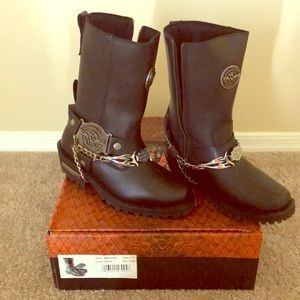 Women as Harley Davidson boots